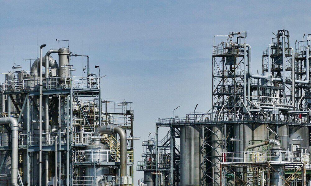 Complete list of all refineries operating in the UK include Fawley, Stanlow Oil, Grangemouth, Humber, Pembroke, and Prax Lindsay