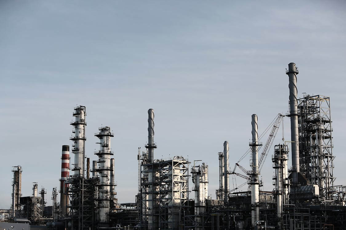 Key refineries operating in Canada include Jean Gaulin, Irving, Edmonton, Montreal, Sarnia, Scotford, Co-op, Strathcona, Burnaby, and others